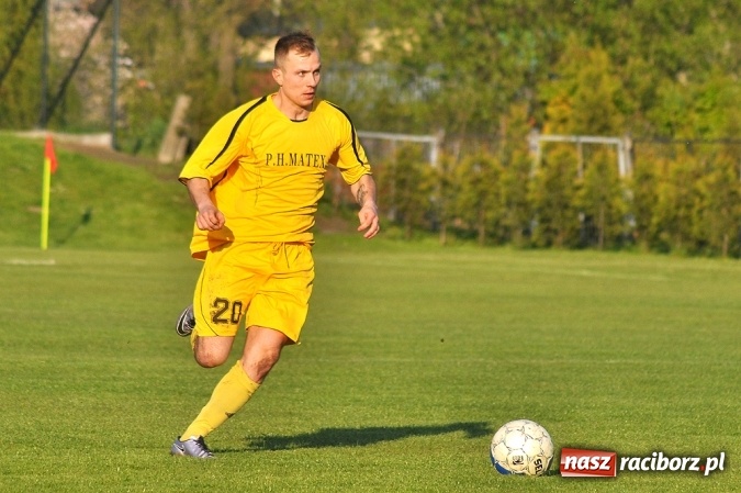 Zdjęcie w galerii na portalu naszraciborz.pl: A klasa: Trzy punkty zostały w Chałupkach wiadomości z regionu