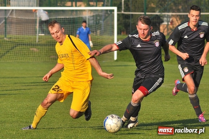 Zdjęcie w galerii na portalu naszraciborz.pl: A klasa: Trzy punkty zostały w Chałupkach wiadomości z regionu