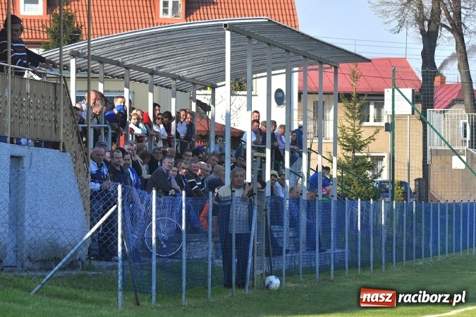 Zdjęcie w galerii na portalu naszraciborz.pl: A klasa: Trzy punkty zostały w Chałupkach wiadomości z regionu