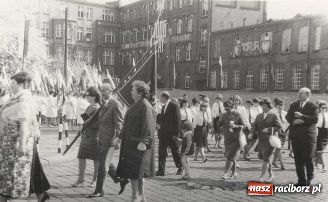 Zdjęcie w galerii na portalu naszraciborz.pl: Niech się święci 1 Maja - Racibórz czasów PRL  wiadomości z regionu