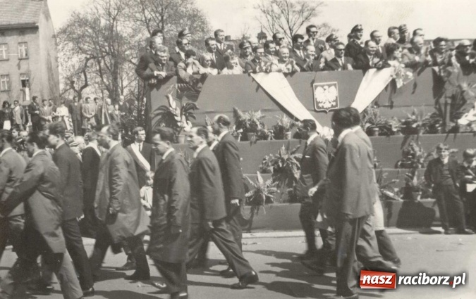 Zdjęcie w galerii na portalu naszraciborz.pl: Niech się święci 1 Maja - Racibórz czasów PRL  wiadomości z regionu