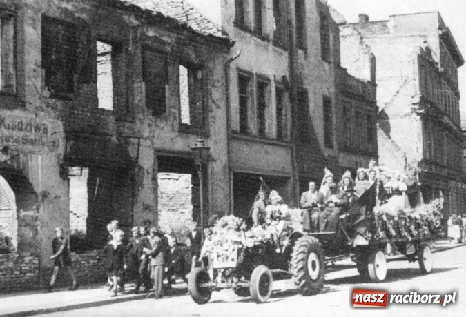 Zdjęcie w galerii na portalu naszraciborz.pl: Niech się święci 1 Maja - Racibórz czasów PRL  wiadomości z regionu