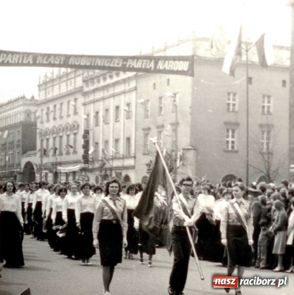 Zdjęcie w galerii na portalu naszraciborz.pl: Niech się święci 1 Maja - Racibórz czasów PRL  wiadomości z regionu