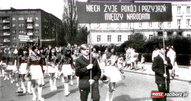 Zdjęcie w galerii na portalu naszraciborz.pl: Niech się święci 1 Maja - Racibórz czasów PRL  wiadomości z regionu