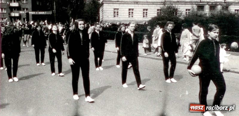 Zdjęcie w galerii na portalu naszraciborz.pl: Niech się święci 1 Maja - Racibórz czasów PRL  wiadomości z regionu