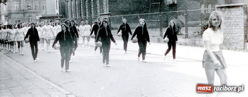 Zdjęcie w galerii na portalu naszraciborz.pl: Niech się święci 1 Maja - Racibórz czasów PRL  wiadomości z regionu