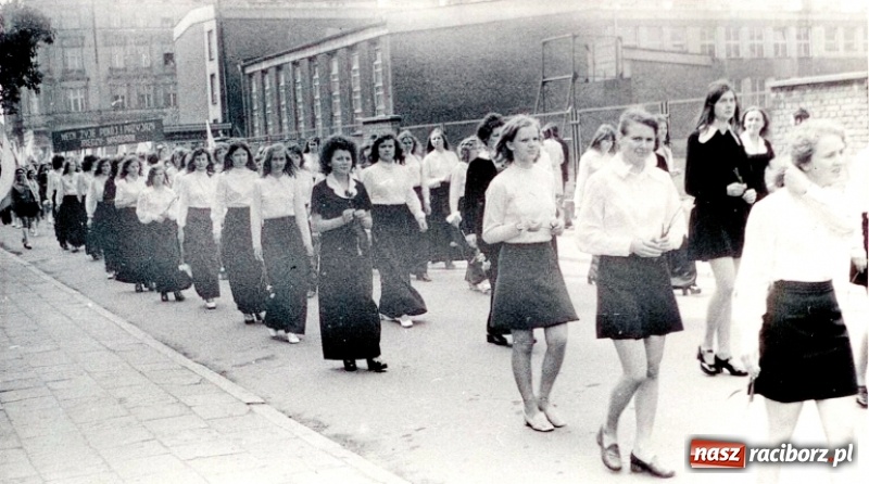 Zdjęcie w galerii na portalu naszraciborz.pl: Niech się święci 1 Maja - Racibórz czasów PRL  wiadomości z regionu