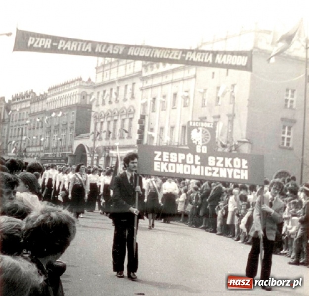 Zdjęcie w galerii na portalu naszraciborz.pl: Niech się święci 1 Maja - Racibórz czasów PRL  wiadomości z regionu