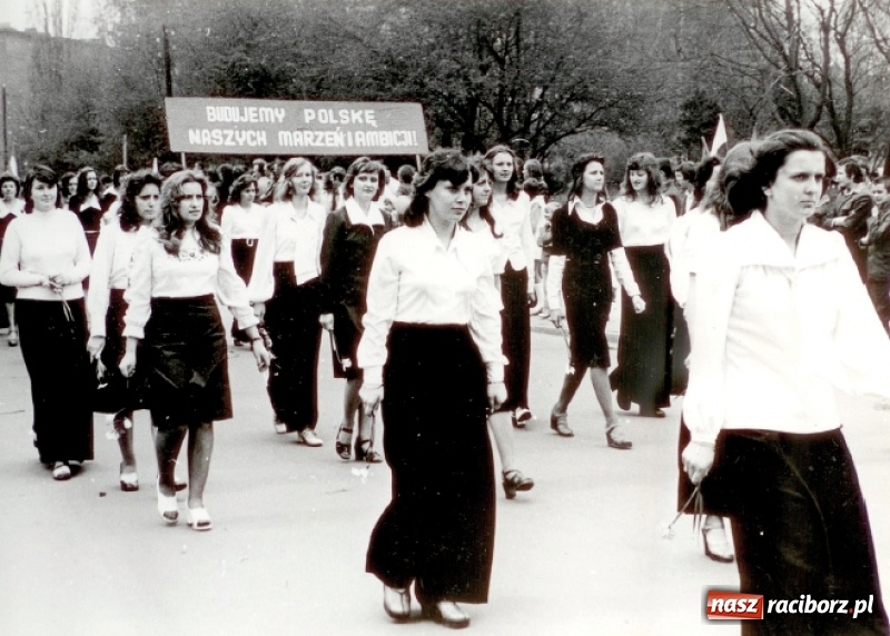 Zdjęcie w galerii na portalu naszraciborz.pl: Niech się święci 1 Maja - Racibórz czasów PRL  wiadomości z regionu