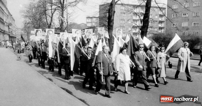 Zdjęcie w galerii na portalu naszraciborz.pl: Niech się święci 1 Maja - Racibórz czasów PRL  wiadomości z regionu
