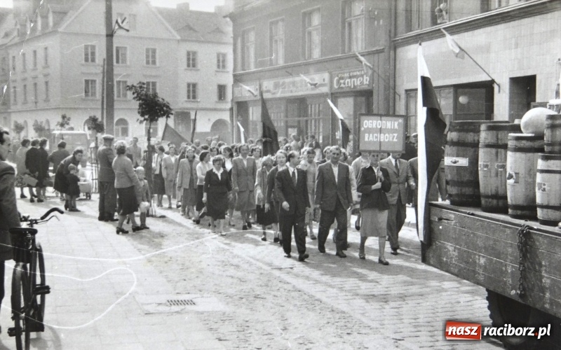 Zdjęcie w galerii na portalu naszraciborz.pl: Niech się święci 1 Maja - Racibórz czasów PRL  wiadomości z regionu