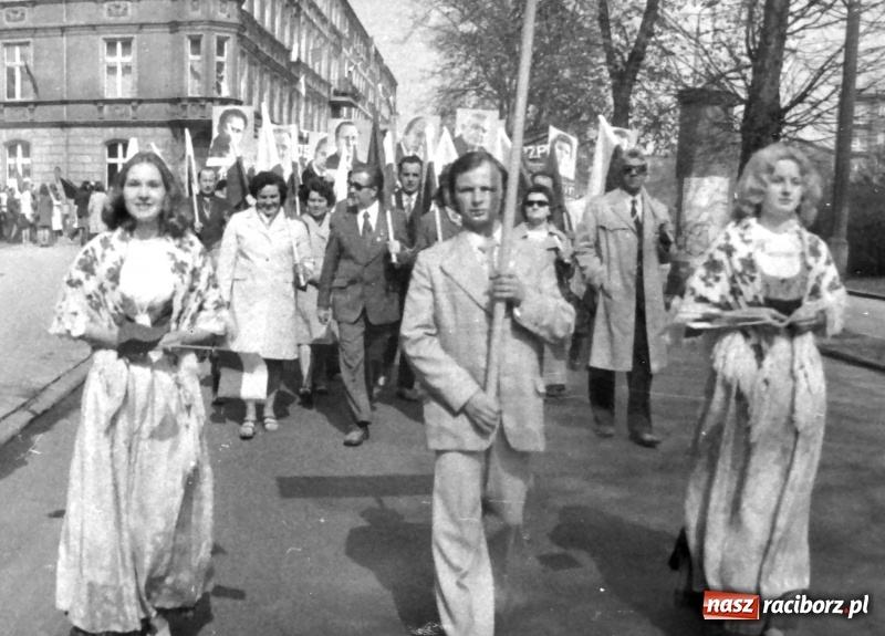 Zdjęcie w galerii na portalu naszraciborz.pl: Niech się święci 1 Maja - Racibórz czasów PRL  wiadomości z regionu