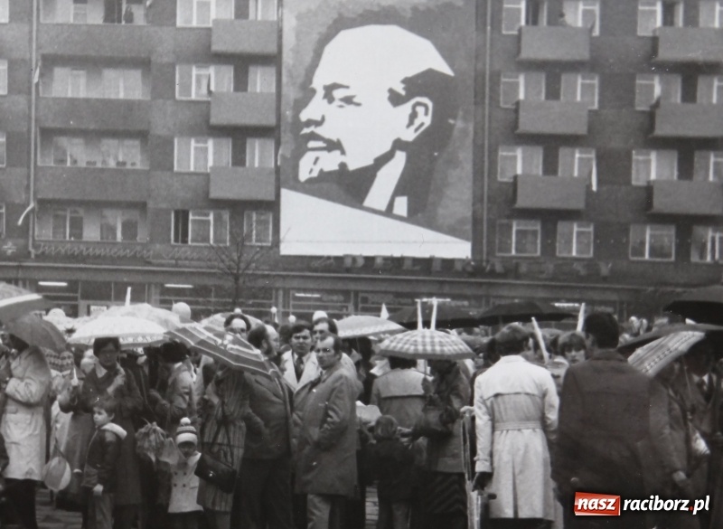Zdjęcie w galerii na portalu naszraciborz.pl: Niech się święci 1 Maja - Racibórz czasów PRL  wiadomości z regionu