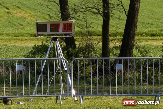 Zdjęcie w galerii na portalu naszraciborz.pl: Siodła, wozy i bryczki, czyli ostra rywalizacja na kornickiej maj&oacute;wce wiadomości z regionu