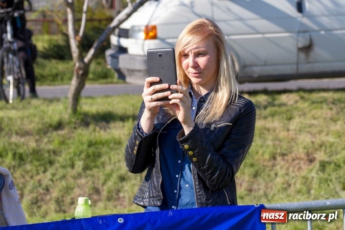 Zdjęcie w galerii na portalu naszraciborz.pl: Siodła, wozy i bryczki, czyli ostra rywalizacja na kornickiej maj&oacute;wce wiadomości z regionu