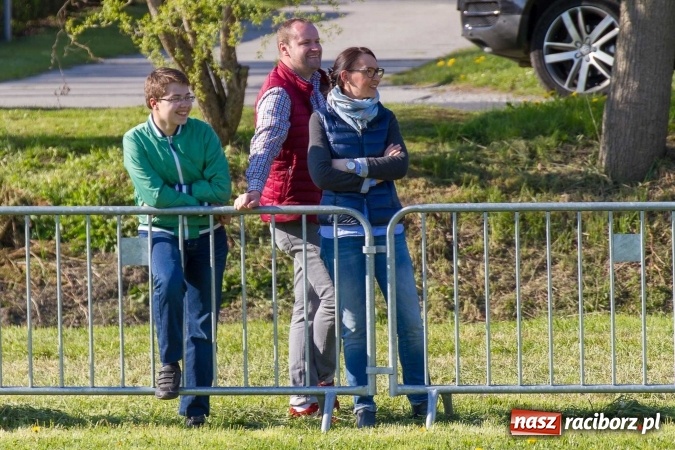 Zdjęcie w galerii na portalu naszraciborz.pl: Siodła, wozy i bryczki, czyli ostra rywalizacja na kornickiej maj&oacute;wce wiadomości z regionu