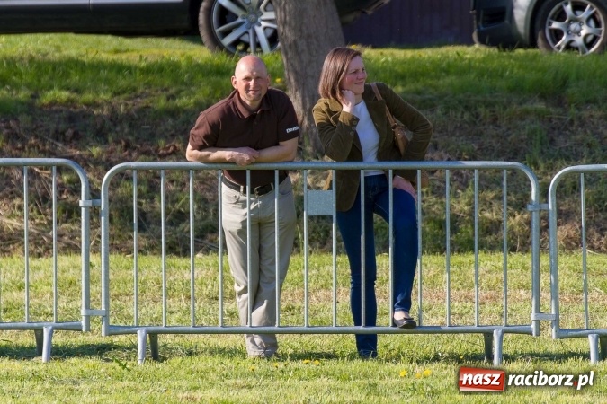 Zdjęcie w galerii na portalu naszraciborz.pl: Siodła, wozy i bryczki, czyli ostra rywalizacja na kornickiej maj&oacute;wce wiadomości z regionu