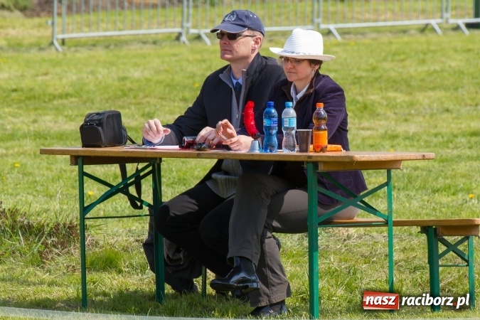 Zdjęcie w galerii na portalu naszraciborz.pl: Drugi dzień maj&oacute;wki konnej, czyli zawody w powożeniu na boisku w Kornicach wiadomości z regionu