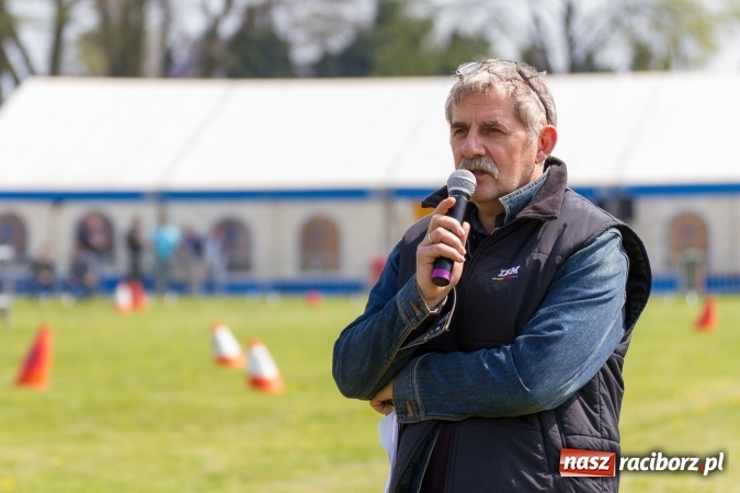 Zdjęcie w galerii na portalu naszraciborz.pl: Drugi dzień maj&oacute;wki konnej, czyli zawody w powożeniu na boisku w Kornicach wiadomości z regionu