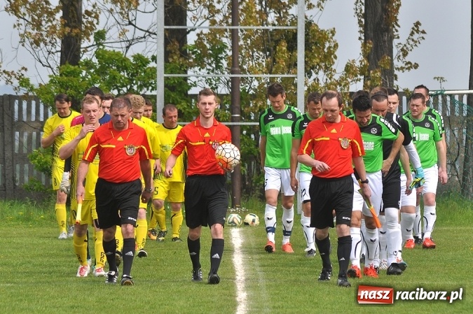 Zdjęcie w galerii na portalu naszraciborz.pl: Bez niespodzianki w Owsiszczach. Tworków z kompletem punktów wiadomości z regionu