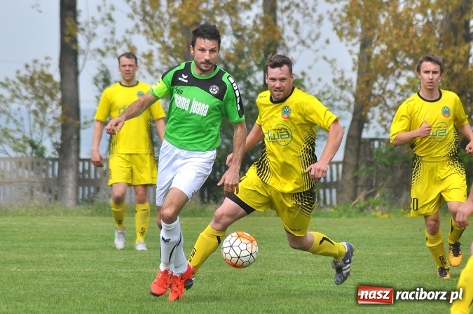 Zdjęcie w galerii na portalu naszraciborz.pl: Bez niespodzianki w Owsiszczach. Tworków z kompletem punktów wiadomości z regionu