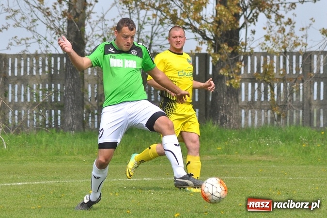 Zdjęcie w galerii na portalu naszraciborz.pl: Bez niespodzianki w Owsiszczach. Tworków z kompletem punktów wiadomości z regionu