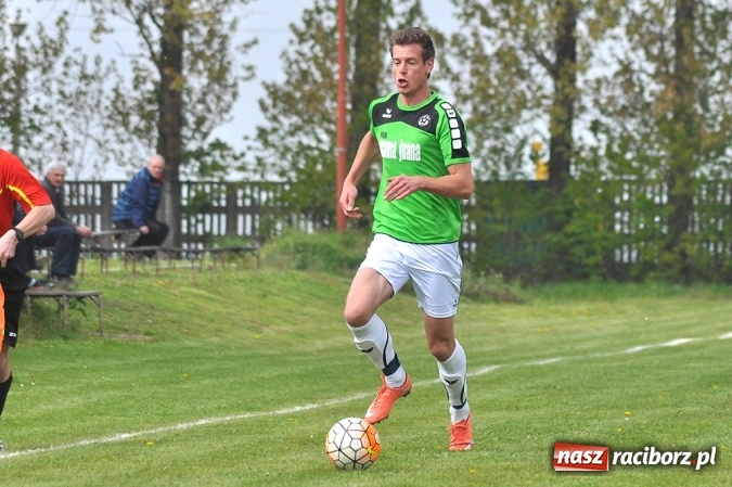 Zdjęcie w galerii na portalu naszraciborz.pl: Bez niespodzianki w Owsiszczach. Tworków z kompletem punktów wiadomości z regionu