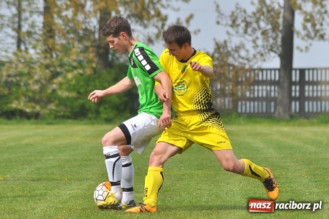 Zdjęcie w galerii na portalu naszraciborz.pl: Bez niespodzianki w Owsiszczach. Tworków z kompletem punktów wiadomości z regionu