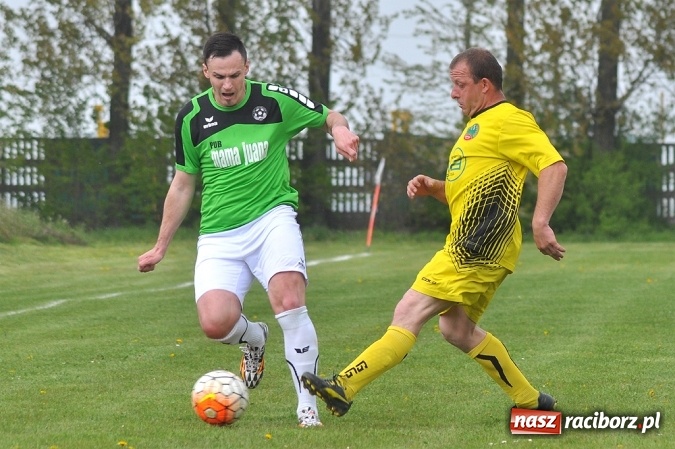 Zdjęcie w galerii na portalu naszraciborz.pl: Bez niespodzianki w Owsiszczach. Tworków z kompletem punktów wiadomości z regionu