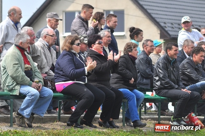 Zdjęcie w galerii na portalu naszraciborz.pl: Bez niespodzianki w Owsiszczach. Tworków z kompletem punktów wiadomości z regionu