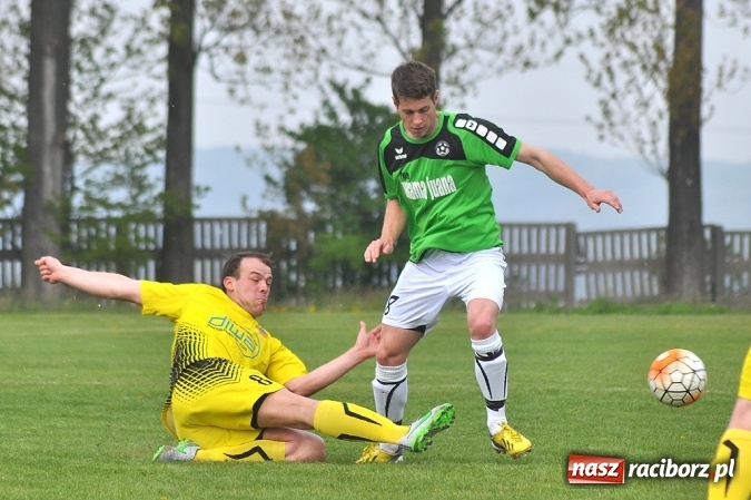 Zdjęcie w galerii na portalu naszraciborz.pl: Bez niespodzianki w Owsiszczach. Tworków z kompletem punktów wiadomości z regionu