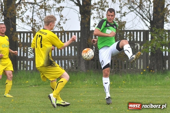 Zdjęcie w galerii na portalu naszraciborz.pl: Bez niespodzianki w Owsiszczach. Tworków z kompletem punktów wiadomości z regionu
