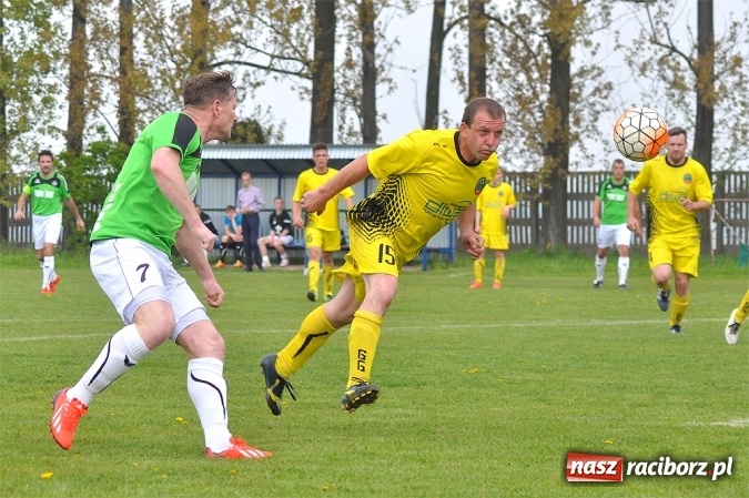 Zdjęcie w galerii na portalu naszraciborz.pl: Bez niespodzianki w Owsiszczach. Tworków z kompletem punktów wiadomości z regionu
