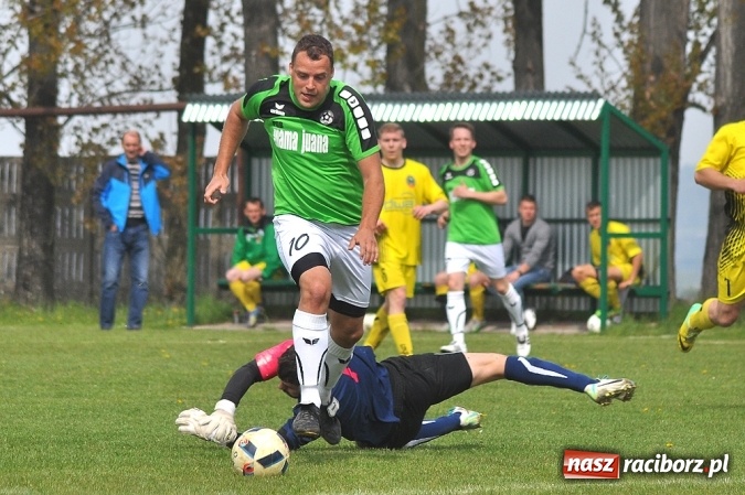 Zdjęcie w galerii na portalu naszraciborz.pl: Bez niespodzianki w Owsiszczach. Tworków z kompletem punktów wiadomości z regionu