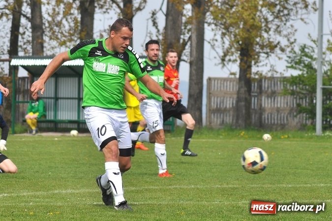 Zdjęcie w galerii na portalu naszraciborz.pl: Bez niespodzianki w Owsiszczach. Tworków z kompletem punktów wiadomości z regionu