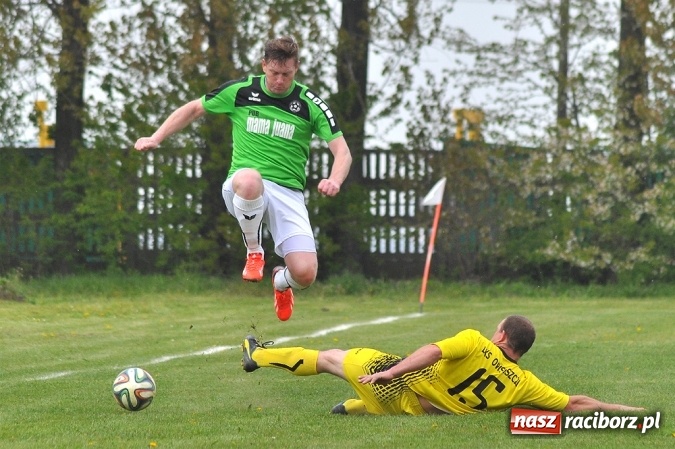 Zdjęcie w galerii na portalu naszraciborz.pl: Bez niespodzianki w Owsiszczach. Tworków z kompletem punktów wiadomości z regionu