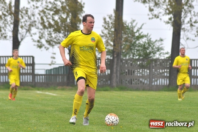 Zdjęcie w galerii na portalu naszraciborz.pl: Bez niespodzianki w Owsiszczach. Tworków z kompletem punktów wiadomości z regionu