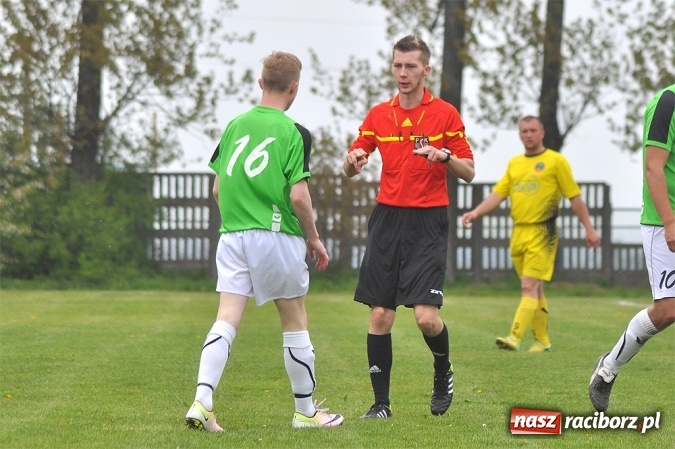 Zdjęcie w galerii na portalu naszraciborz.pl: Bez niespodzianki w Owsiszczach. Tworków z kompletem punktów wiadomości z regionu