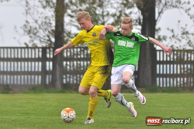 Zdjęcie w galerii na portalu naszraciborz.pl: Bez niespodzianki w Owsiszczach. Tworków z kompletem punktów wiadomości z regionu