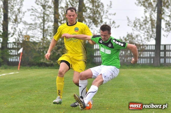 Zdjęcie w galerii na portalu naszraciborz.pl: Bez niespodzianki w Owsiszczach. Tworków z kompletem punktów wiadomości z regionu