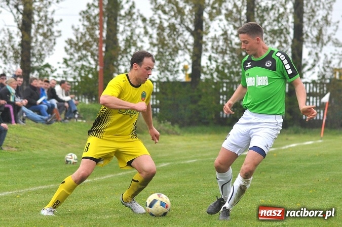 Zdjęcie w galerii na portalu naszraciborz.pl: Bez niespodzianki w Owsiszczach. Tworków z kompletem punktów wiadomości z regionu