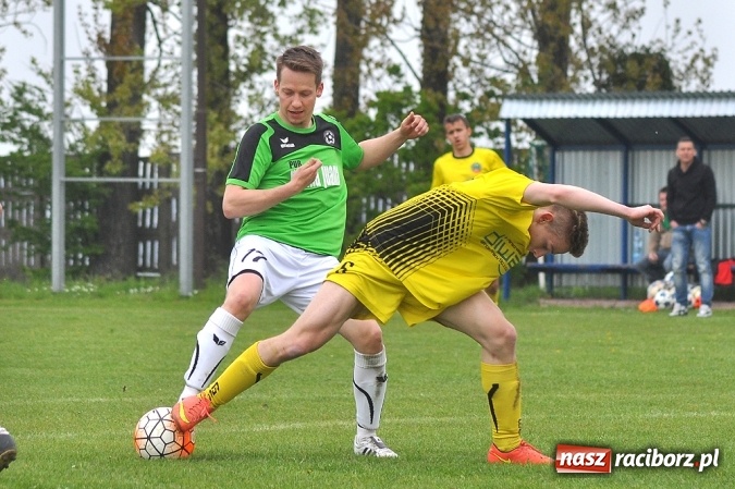 Zdjęcie w galerii na portalu naszraciborz.pl: Bez niespodzianki w Owsiszczach. Tworków z kompletem punktów wiadomości z regionu