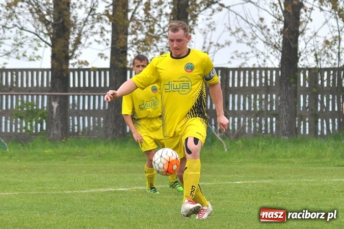 Zdjęcie w galerii na portalu naszraciborz.pl: Bez niespodzianki w Owsiszczach. Tworków z kompletem punktów wiadomości z regionu