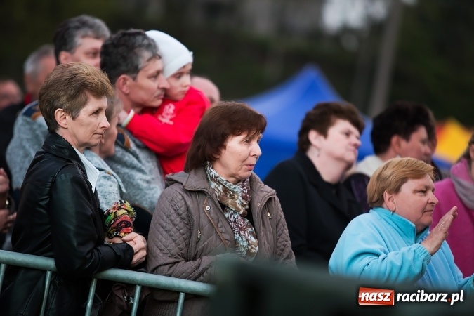 Zdjęcie w galerii na portalu naszraciborz.pl: Gang Marcela na zakończenie pierwszego dnia majówki w Nędzy wiadomości z regionu