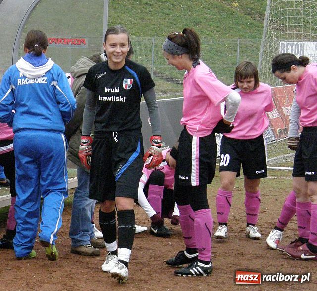 Zdjęcie w galerii na portalu naszraciborz.pl: Po ofiarnej walce z obu stron puchar został w Raciborzu wiadomości z regionu