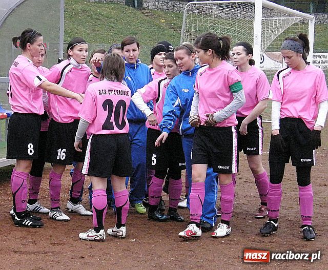 Zdjęcie w galerii na portalu naszraciborz.pl: Po ofiarnej walce z obu stron puchar został w Raciborzu wiadomości z regionu