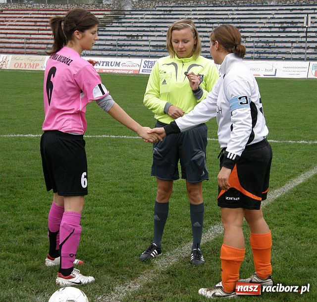 Zdjęcie w galerii na portalu naszraciborz.pl: Po ofiarnej walce z obu stron puchar został w Raciborzu wiadomości z regionu