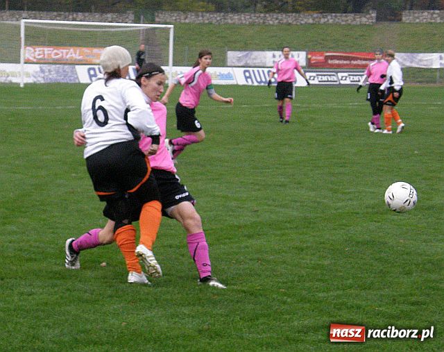 Zdjęcie w galerii na portalu naszraciborz.pl: Po ofiarnej walce z obu stron puchar został w Raciborzu wiadomości z regionu