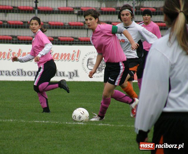 Zdjęcie w galerii na portalu naszraciborz.pl: Po ofiarnej walce z obu stron puchar został w Raciborzu wiadomości z regionu