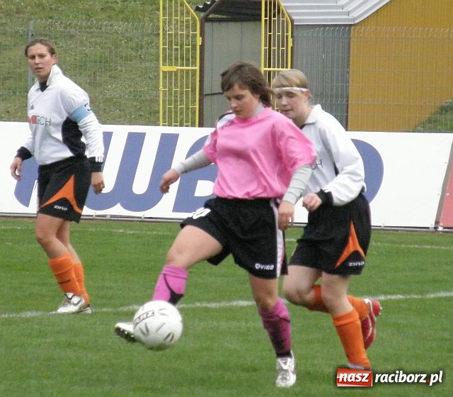 Zdjęcie w galerii na portalu naszraciborz.pl: Po ofiarnej walce z obu stron puchar został w Raciborzu wiadomości z regionu